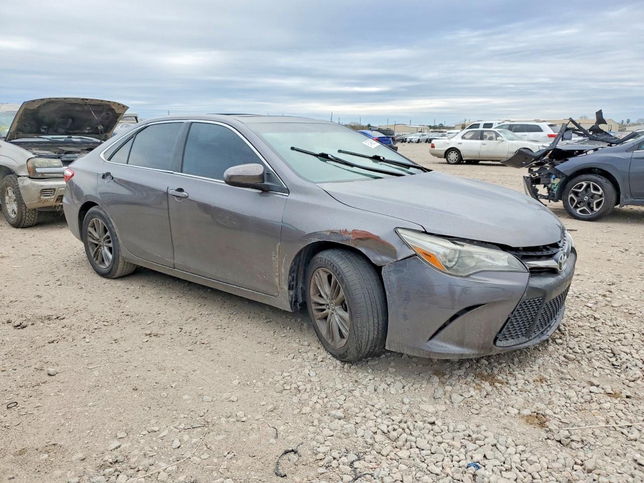 2015 TOYOTA CAMRY LE photo 4