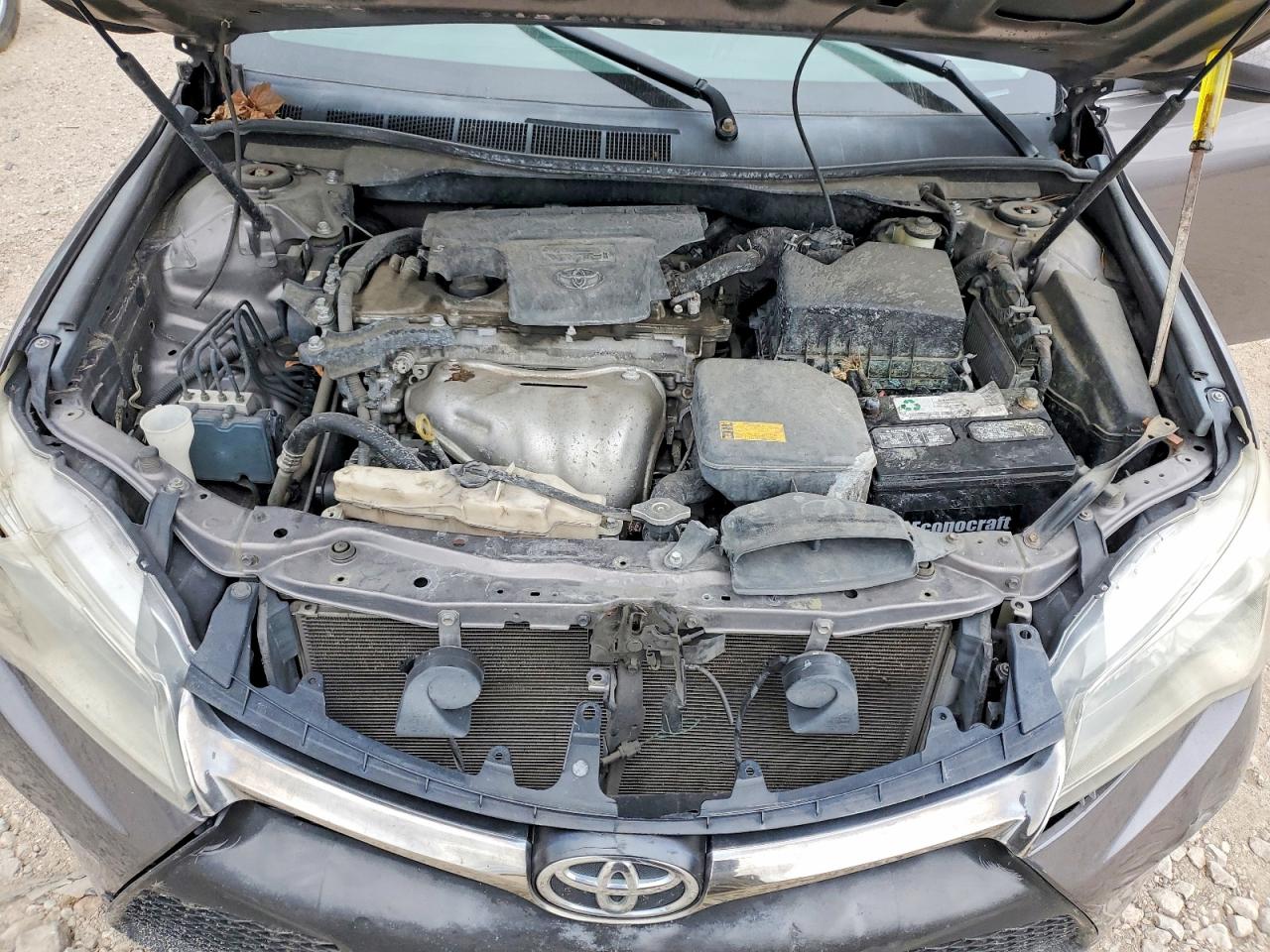 2015 TOYOTA CAMRY LE photo 11