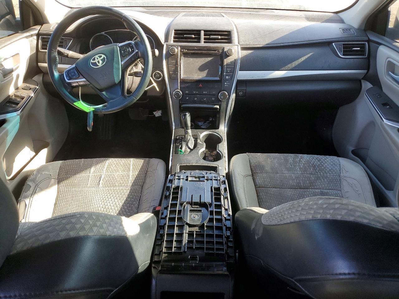 2015 TOYOTA CAMRY LE photo 8