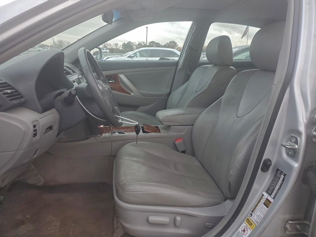 2010 TOYOTA CAMRY BASE photo 7