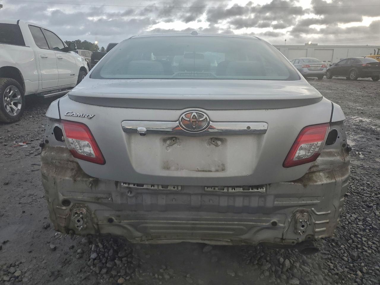 2010 TOYOTA CAMRY BASE photo 6