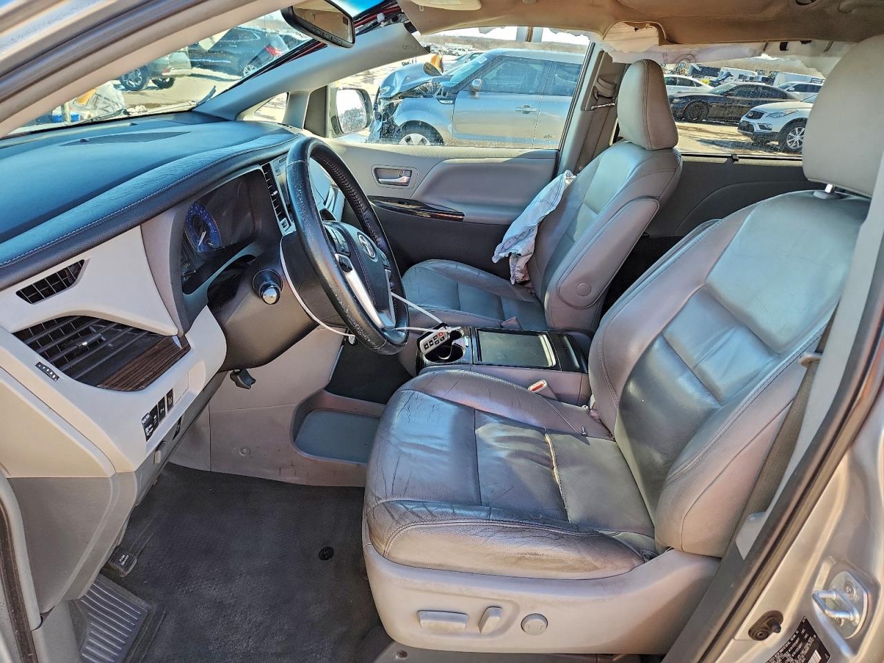 2016 TOYOTA SIENNA XLE 8-PASSENGER photo 7