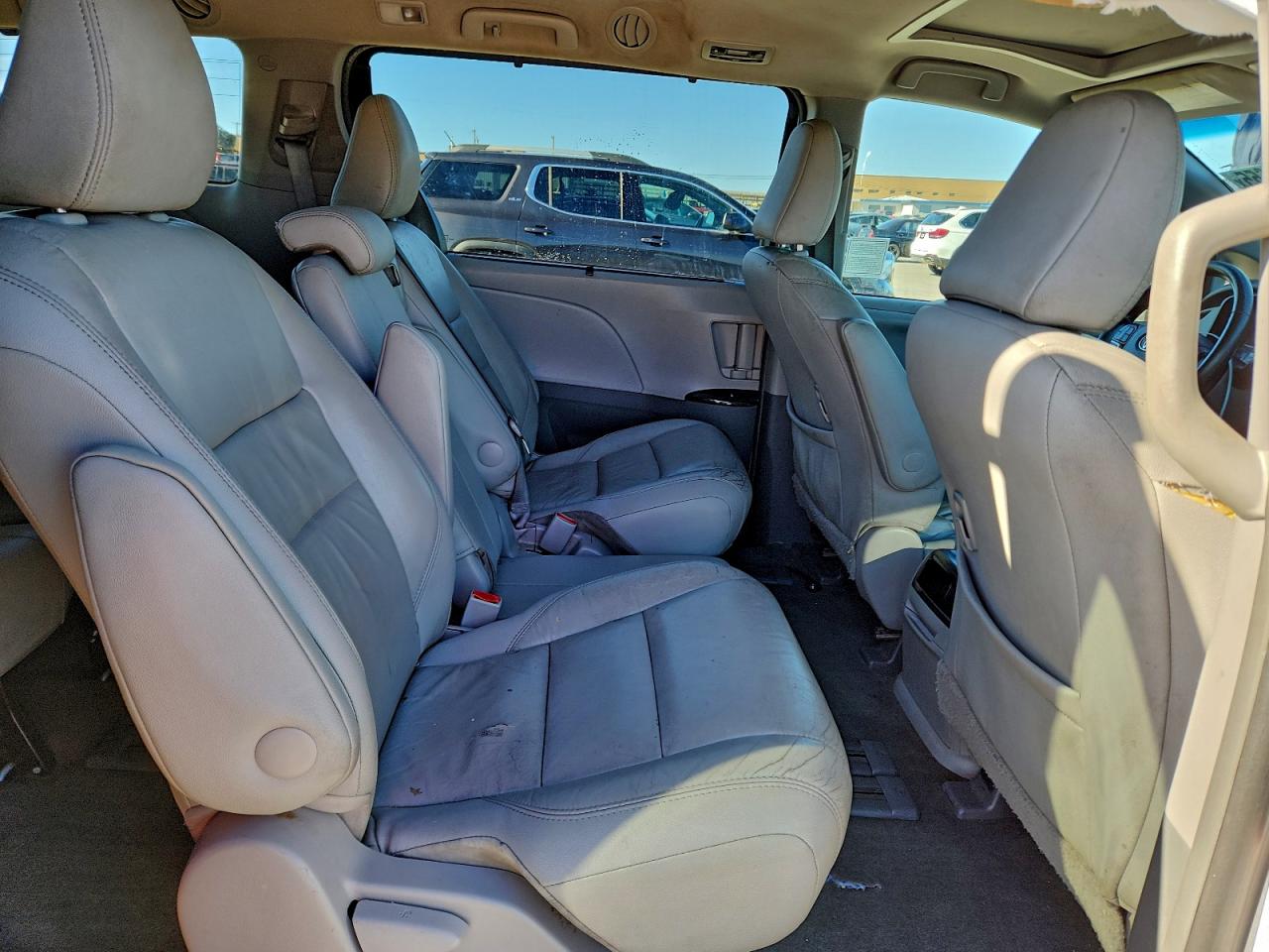 2016 TOYOTA SIENNA XLE 8-PASSENGER photo 11