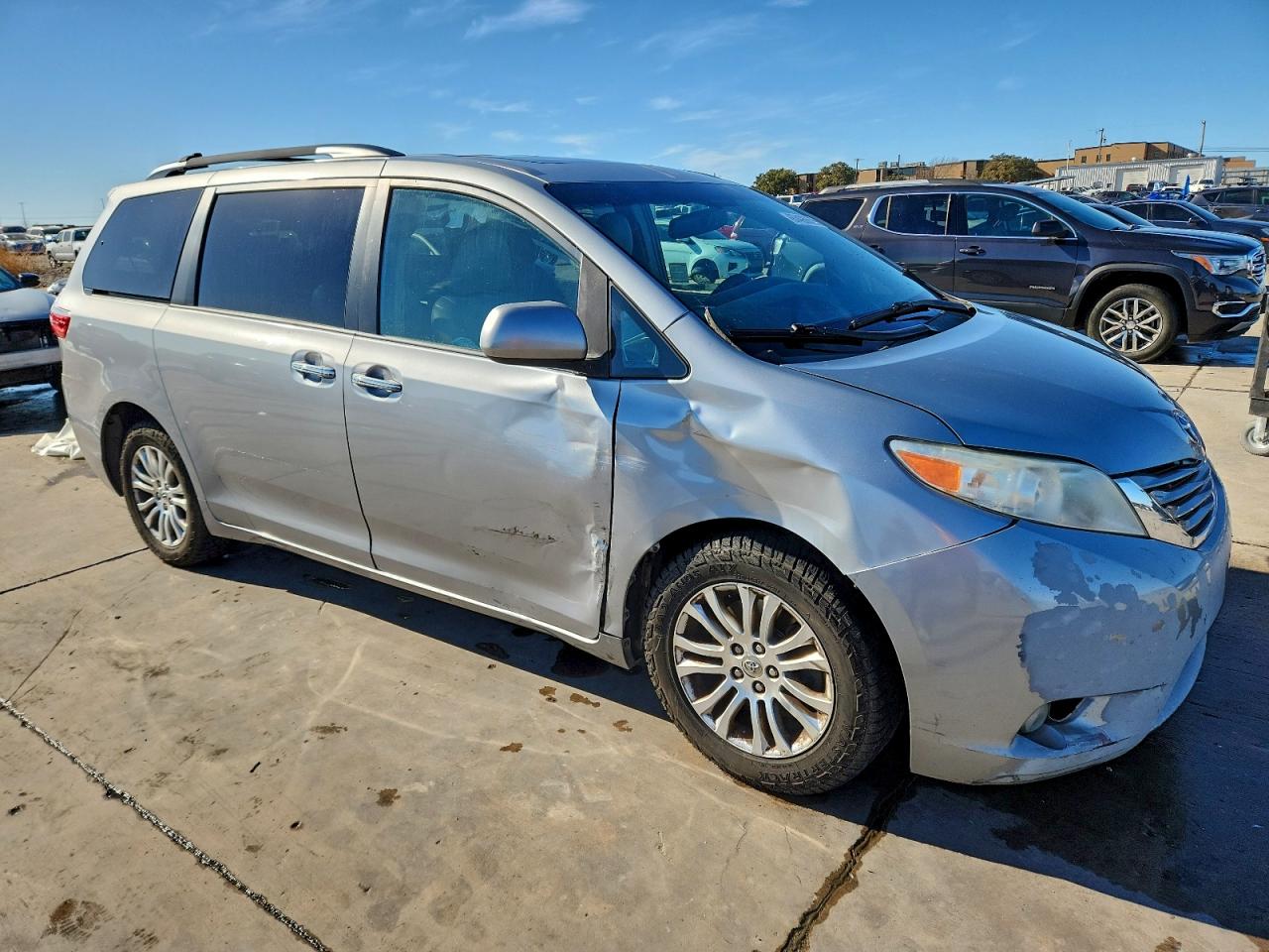 2016 TOYOTA SIENNA XLE 8-PASSENGER photo 4