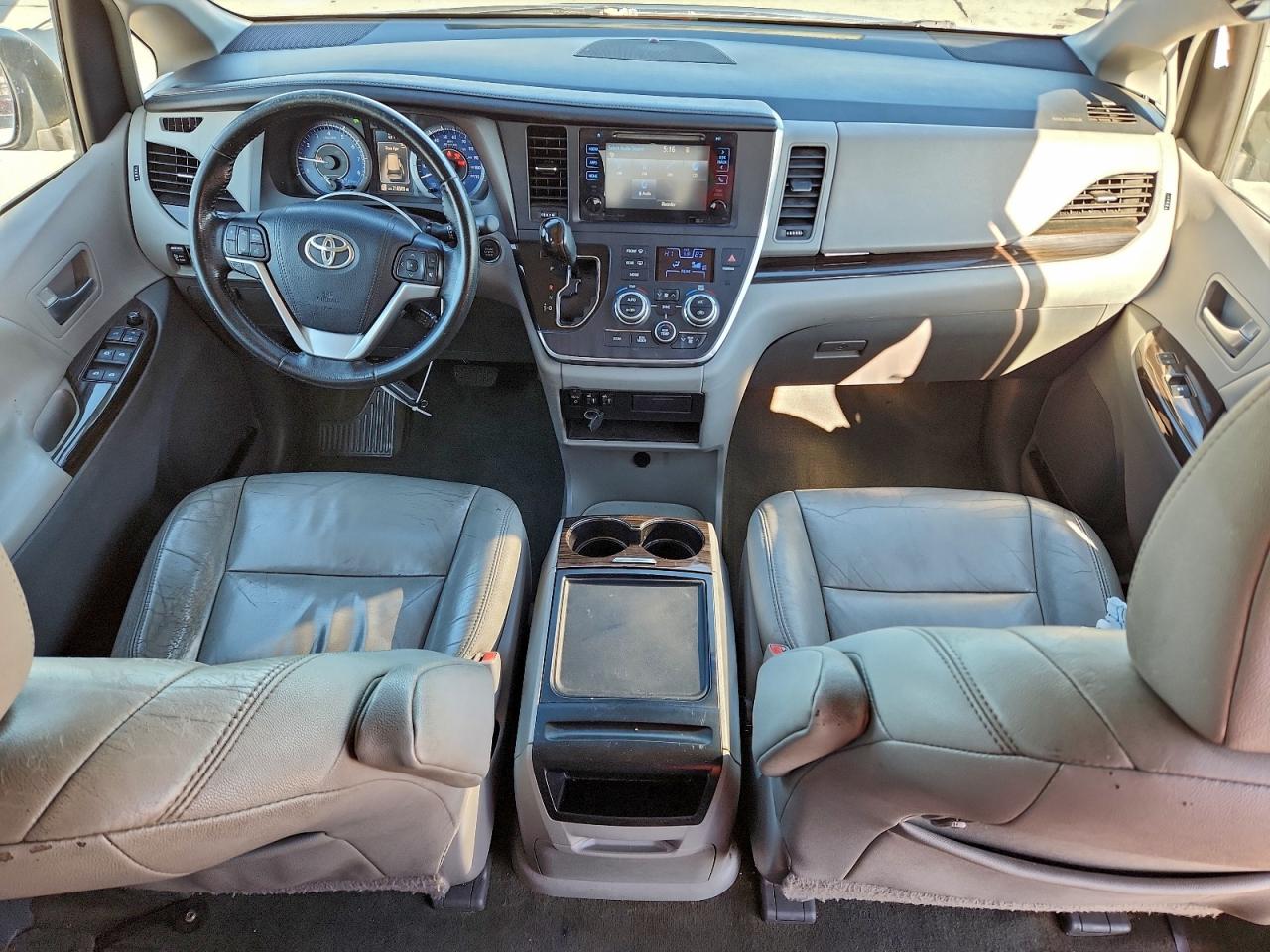2016 TOYOTA SIENNA XLE 8-PASSENGER photo 8
