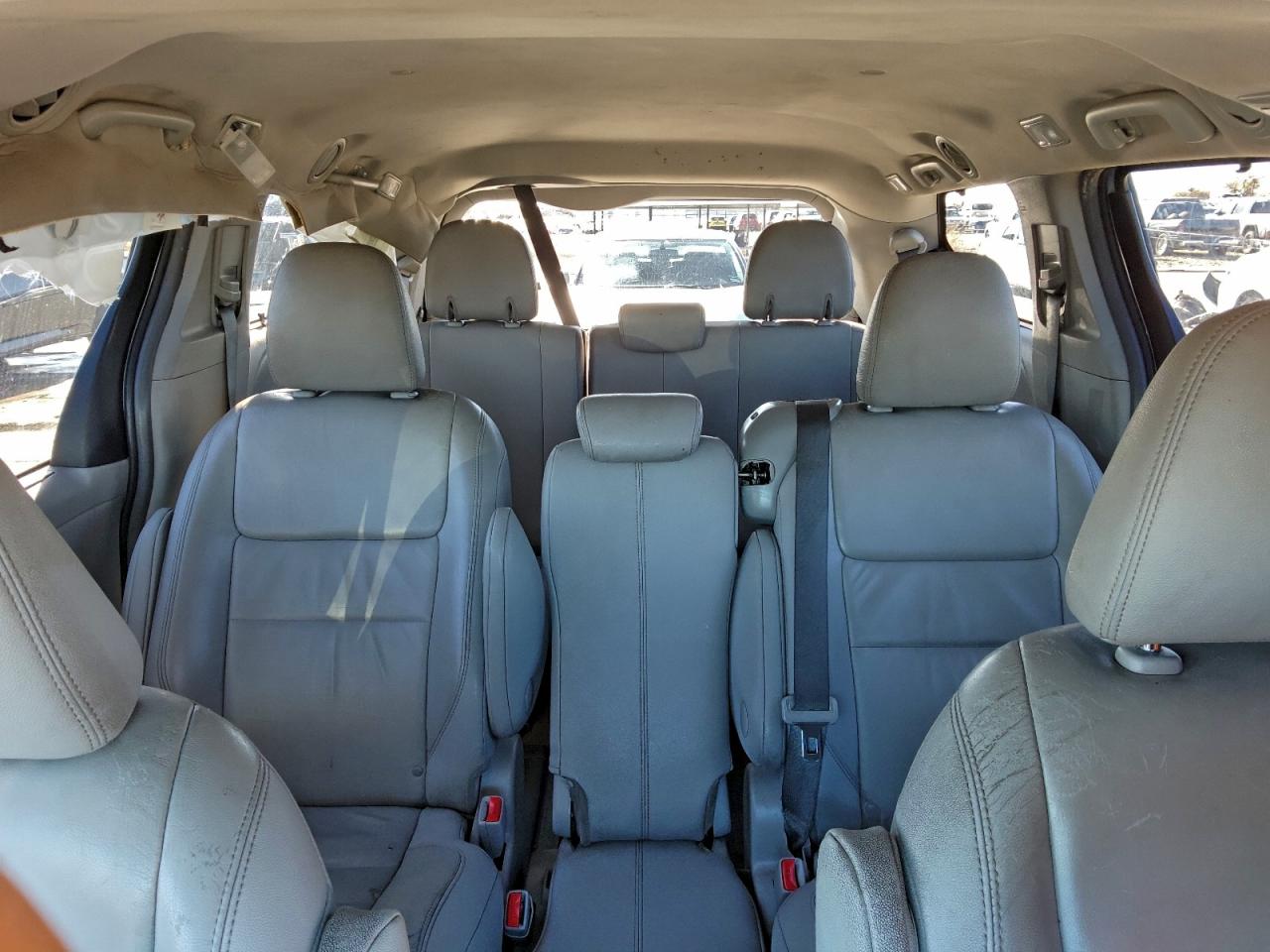 2016 TOYOTA SIENNA XLE 8-PASSENGER photo 10