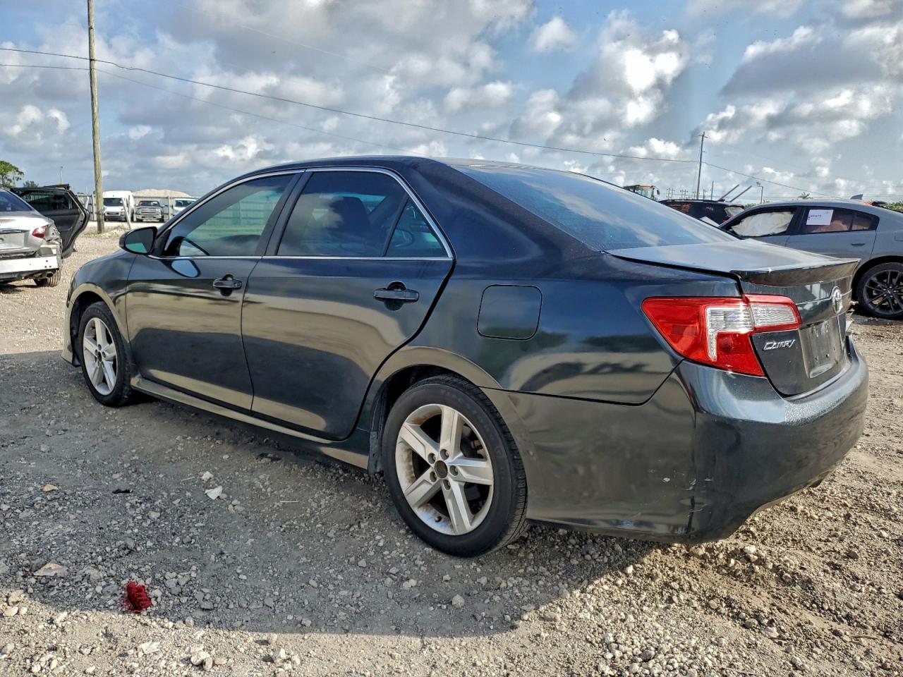 2014 TOYOTA CAMRY L photo 2