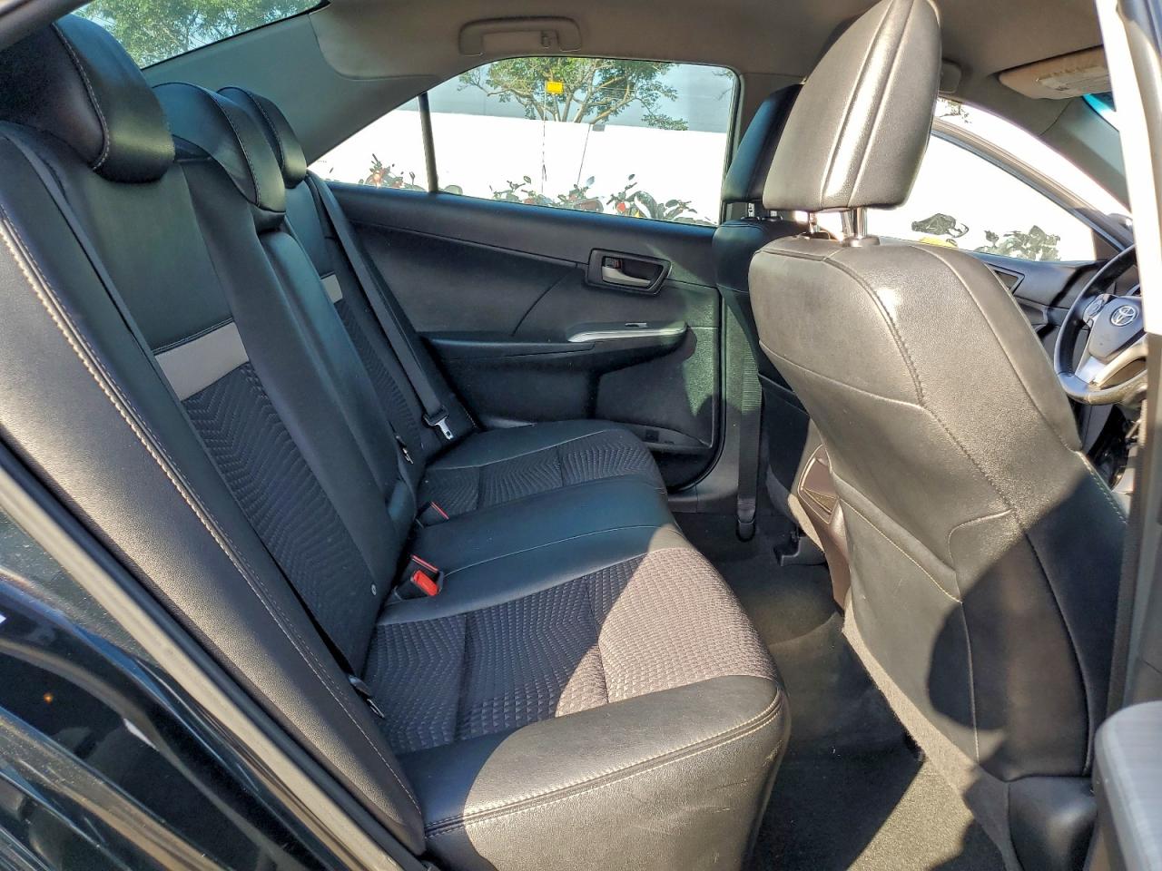 2014 TOYOTA CAMRY L photo 10