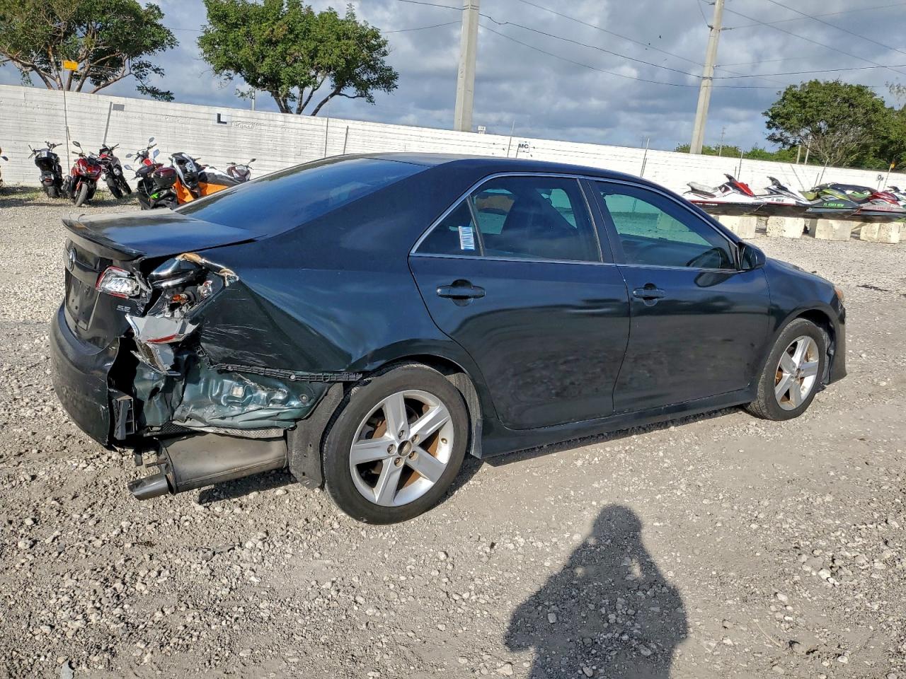 2014 TOYOTA CAMRY L photo 3