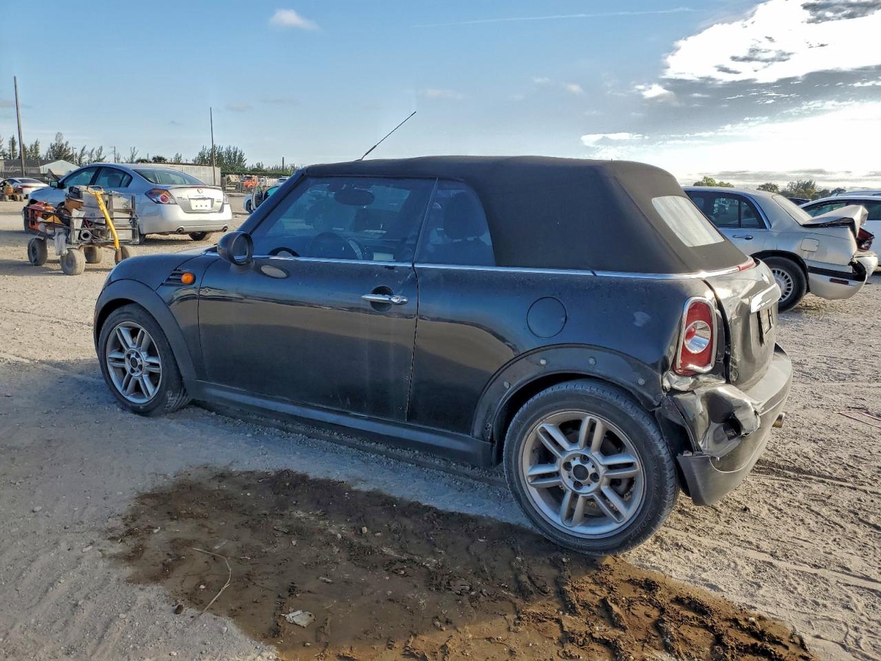 2012 MINI COOPER photo 2