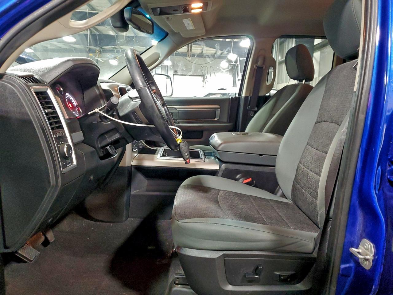 2015 RAM 1500 SLT photo 7