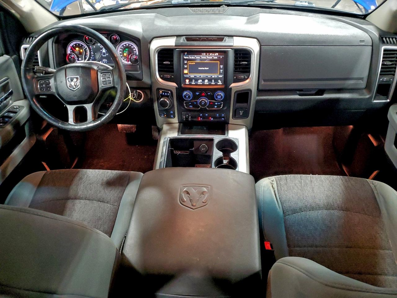 2015 RAM 1500 SLT photo 8