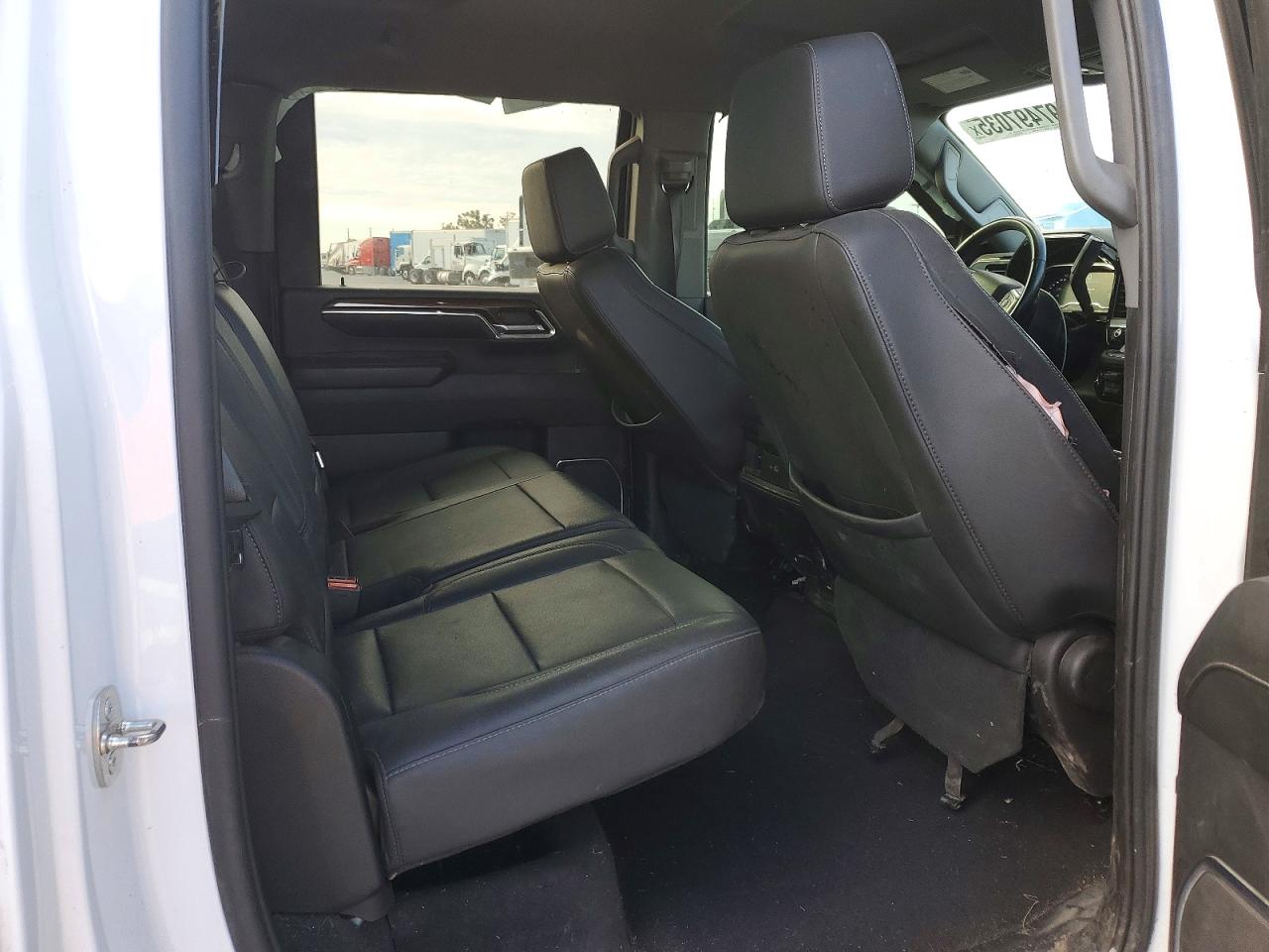 2024 CHEVROLET SILVERADO K3500 LT photo 10