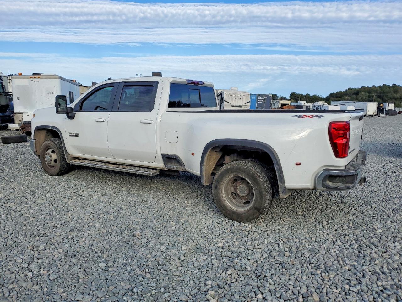 2024 CHEVROLET SILVERADO K3500 LT photo 2