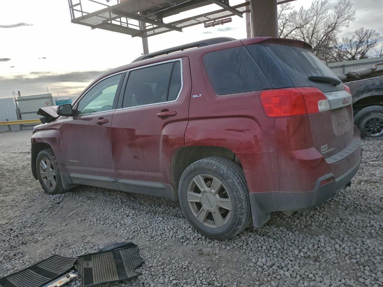 2012 GMC TERRAIN SLT photo 2
