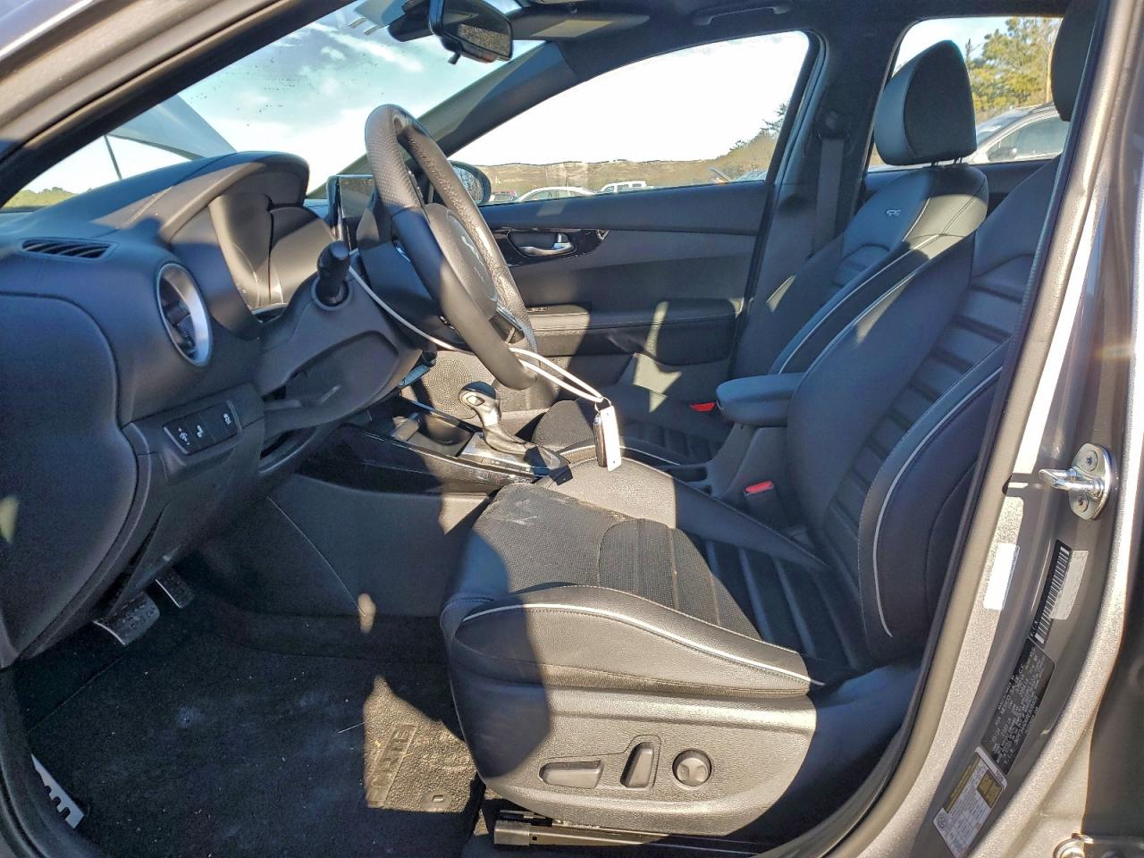 2024 KIA FORTE GT LINE photo 7