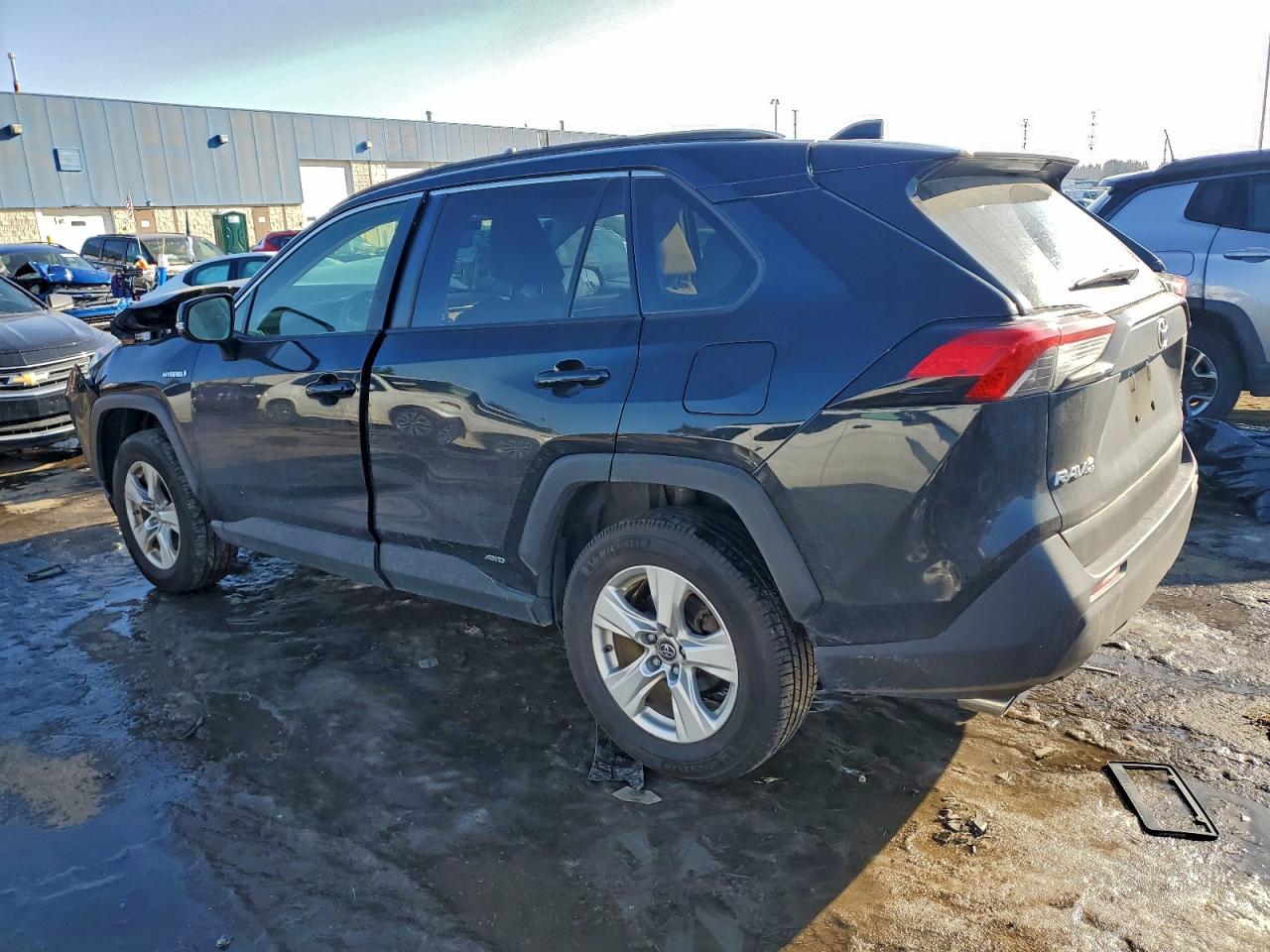 2019 TOYOTA RAV4 XLE photo 2
