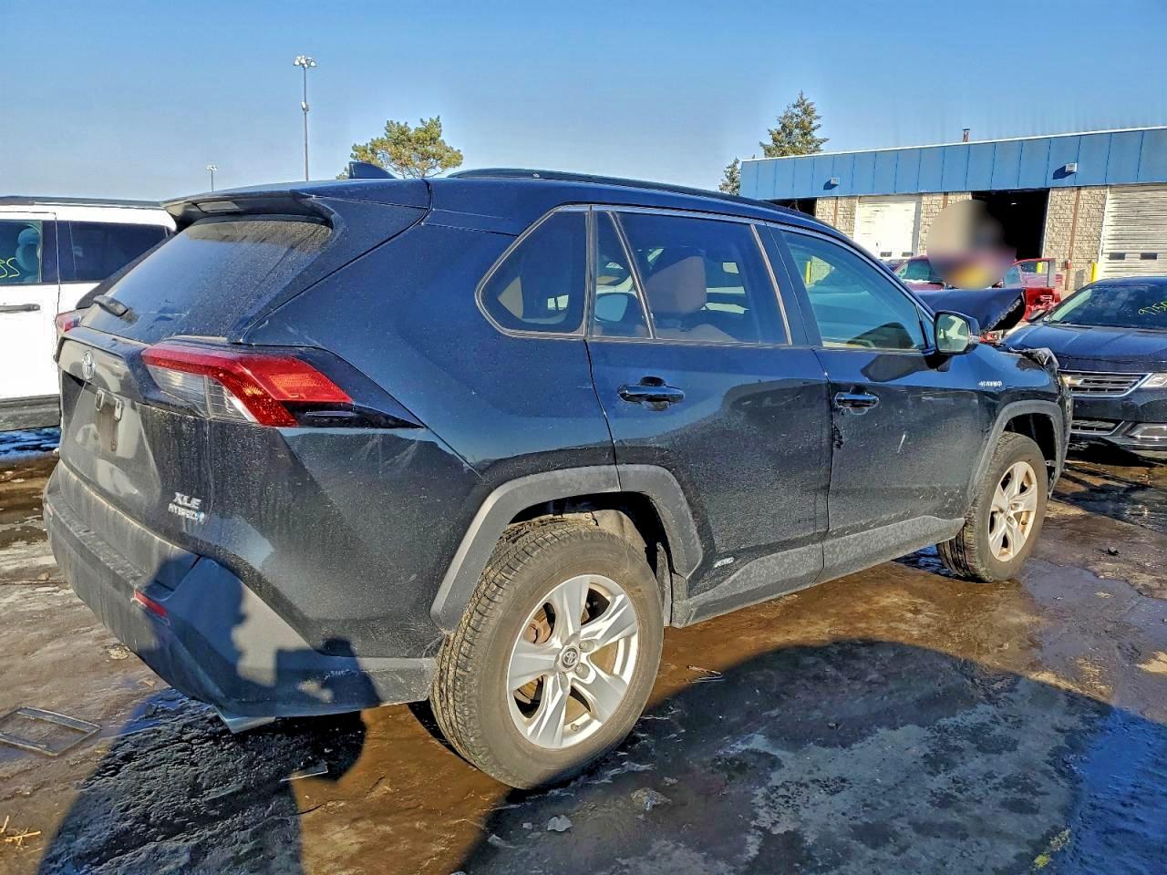 2019 TOYOTA RAV4 XLE photo 3
