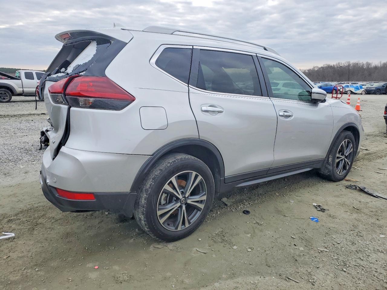 2019 NISSAN ROGUE S photo 3