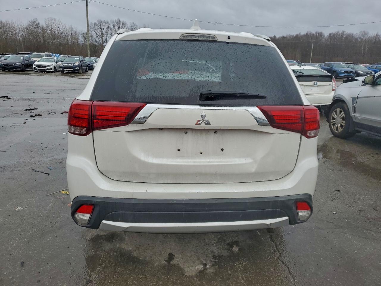 2017 MITSUBISHI OUTLANDER SE photo 6