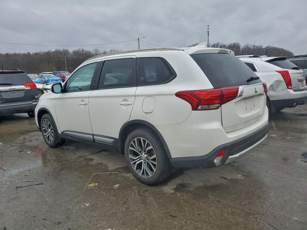 2017 MITSUBISHI OUTLANDER SE photo 2
