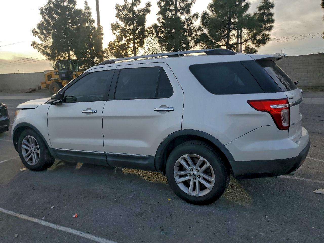 2015 FORD EXPLORER XLT photo 2