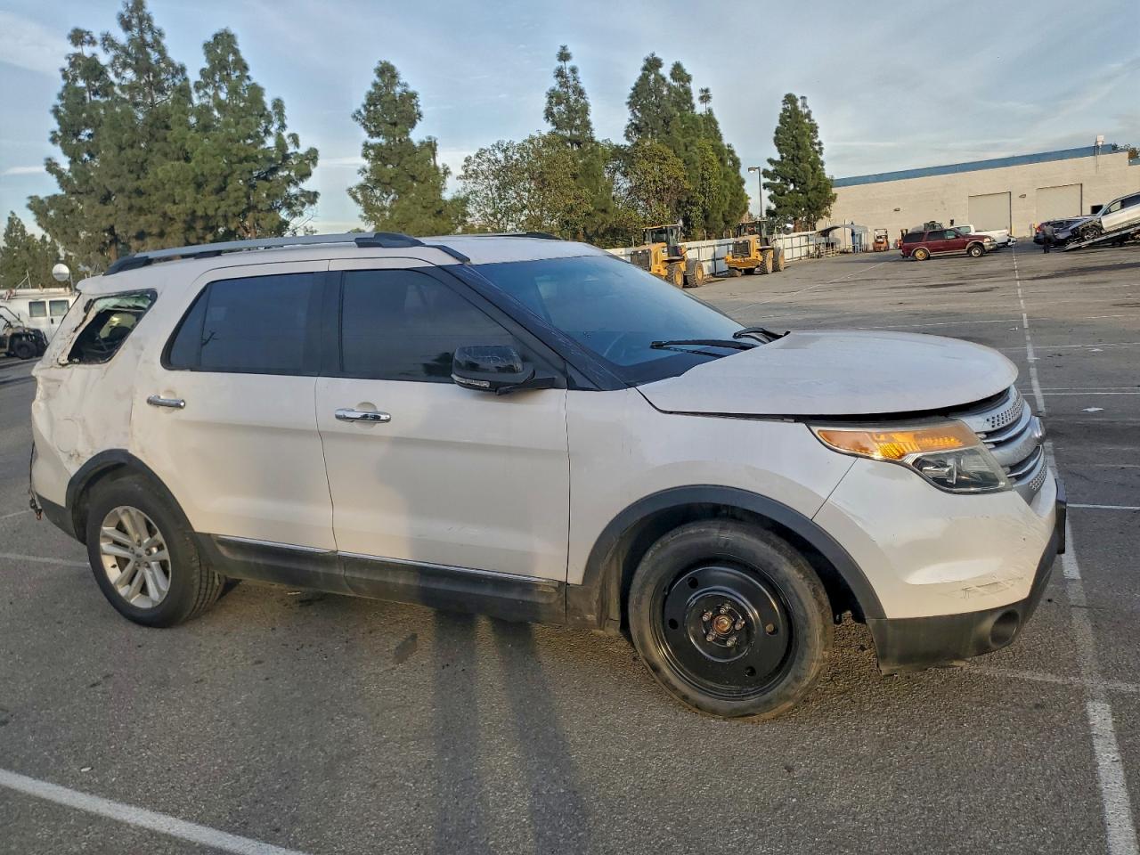 2015 FORD EXPLORER XLT photo 4