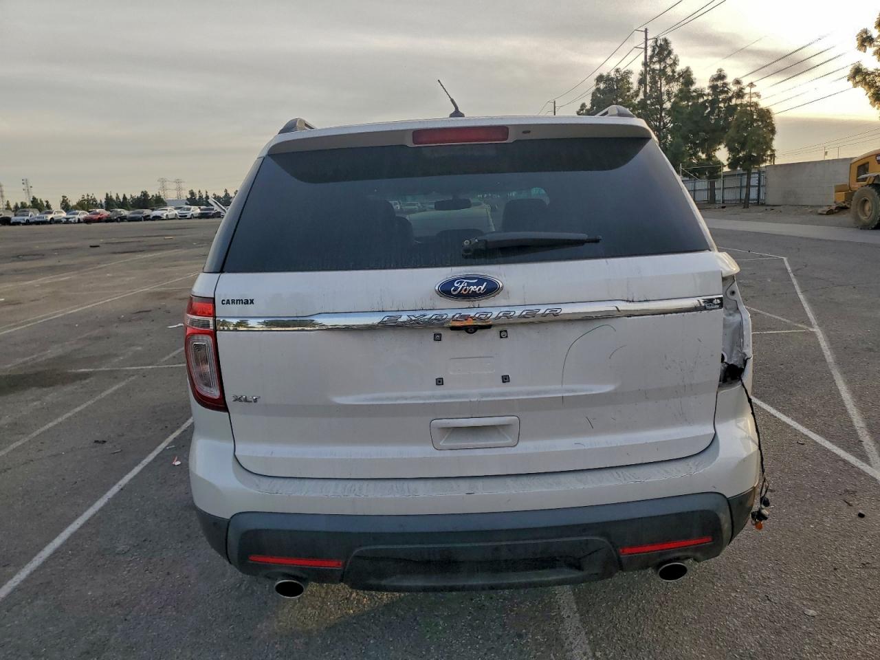 2015 FORD EXPLORER XLT photo 6