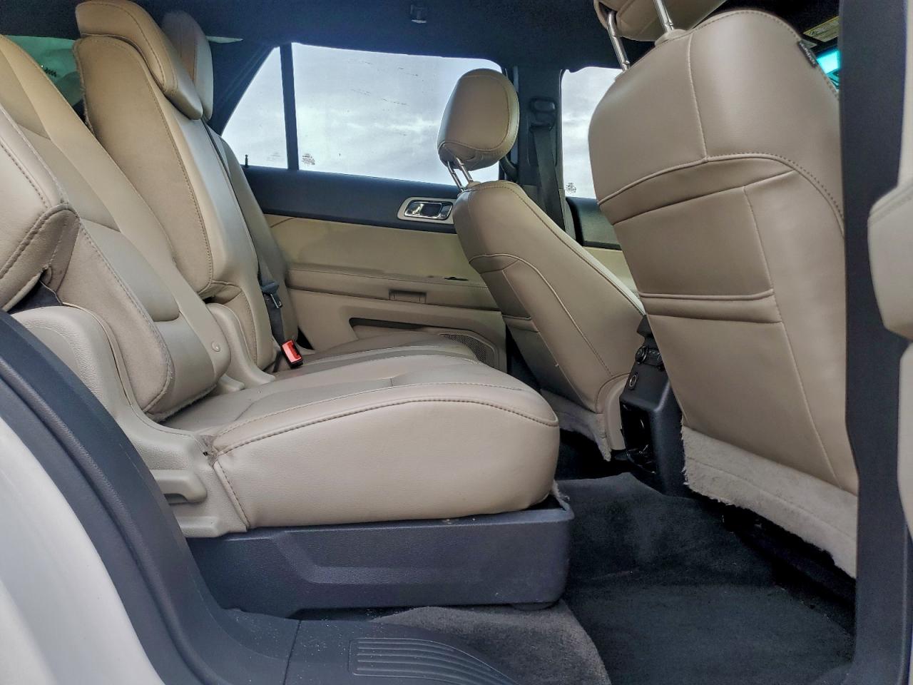 2015 FORD EXPLORER XLT photo 11
