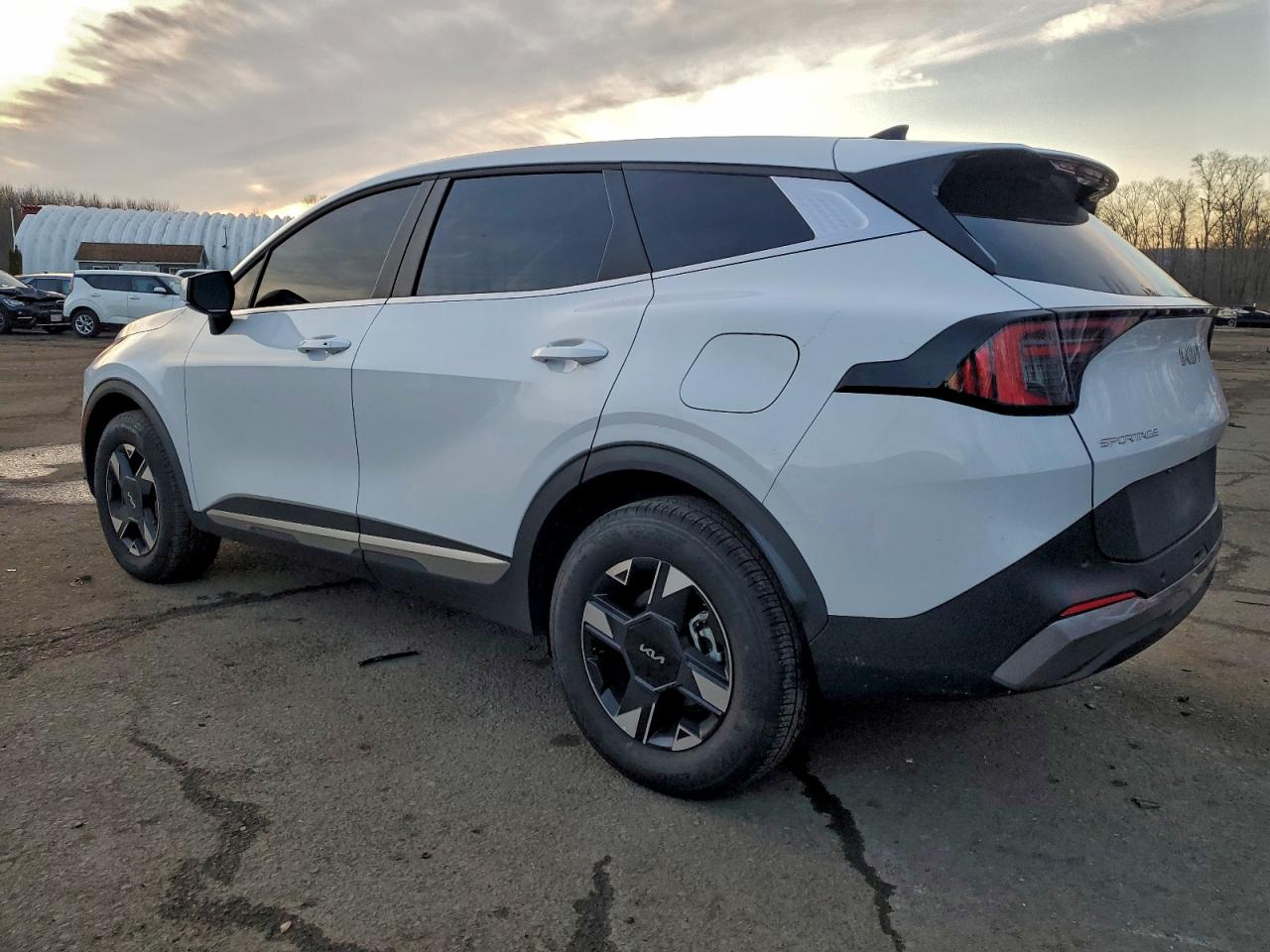 2026 KIA SPORTAGE LX photo 2