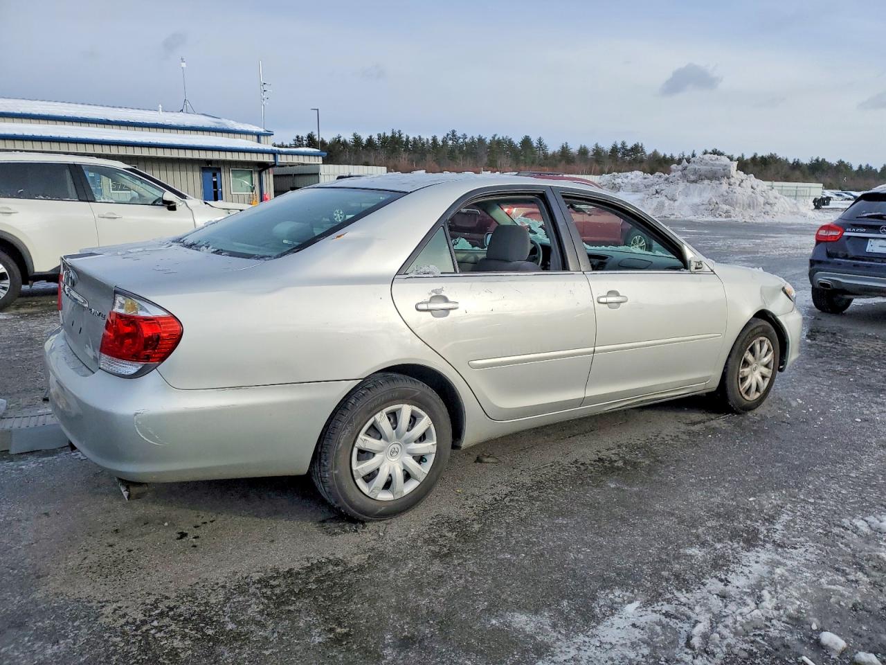 2005 TOYOTA CAMRY LE photo 3