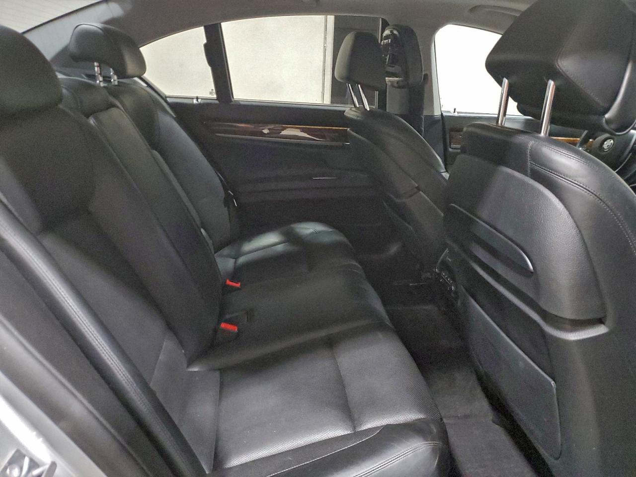 2013 BMW 750 XI photo 28