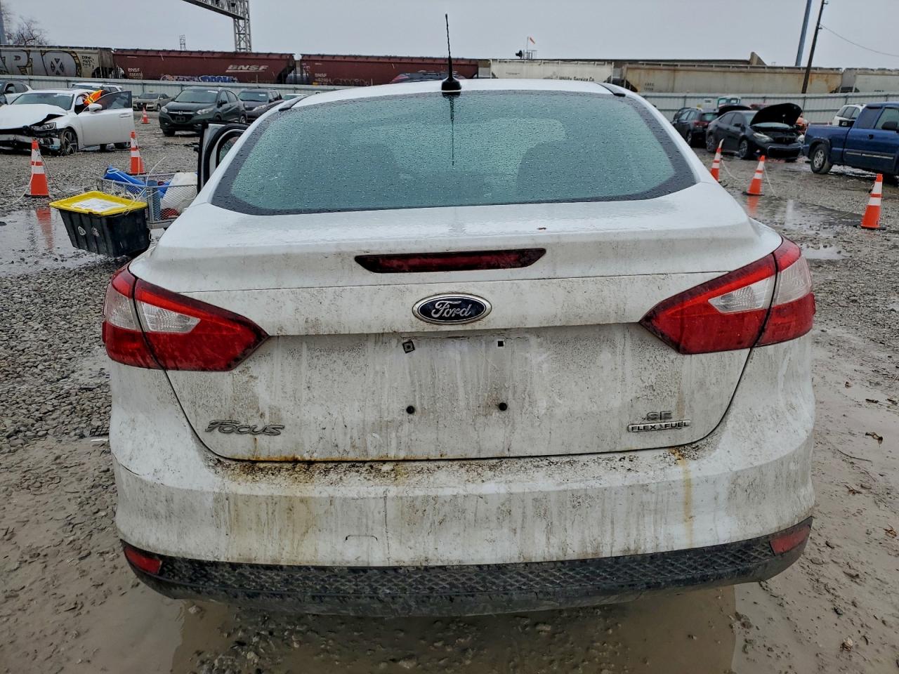 2014 FORD FOCUS SE photo 6