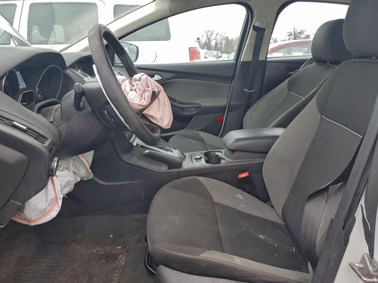 2014 FORD FOCUS SE photo 8