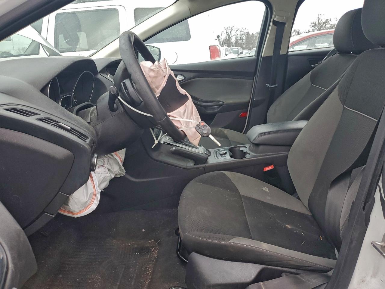 2014 FORD FOCUS SE photo 7