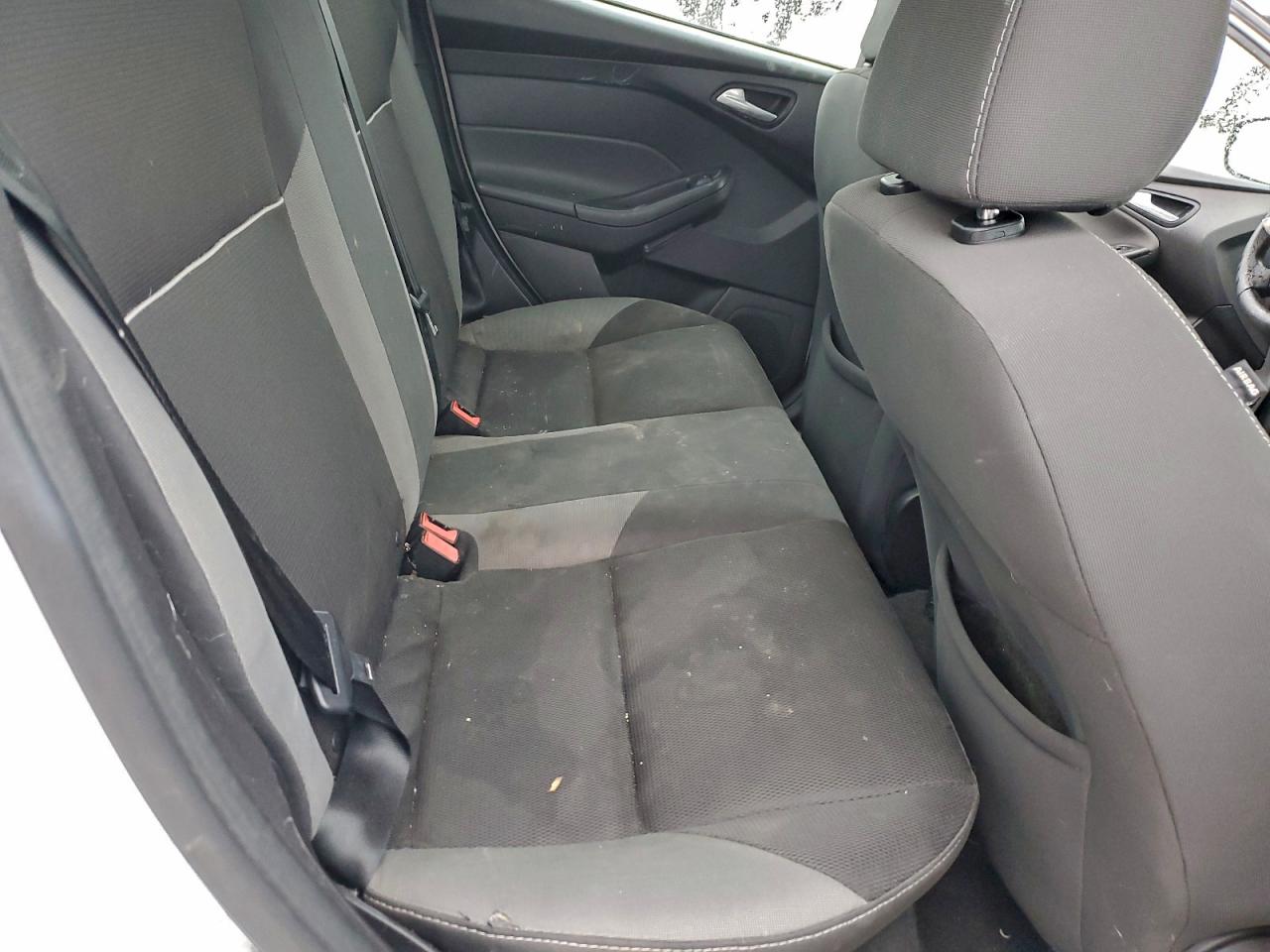 2014 FORD FOCUS SE photo 10