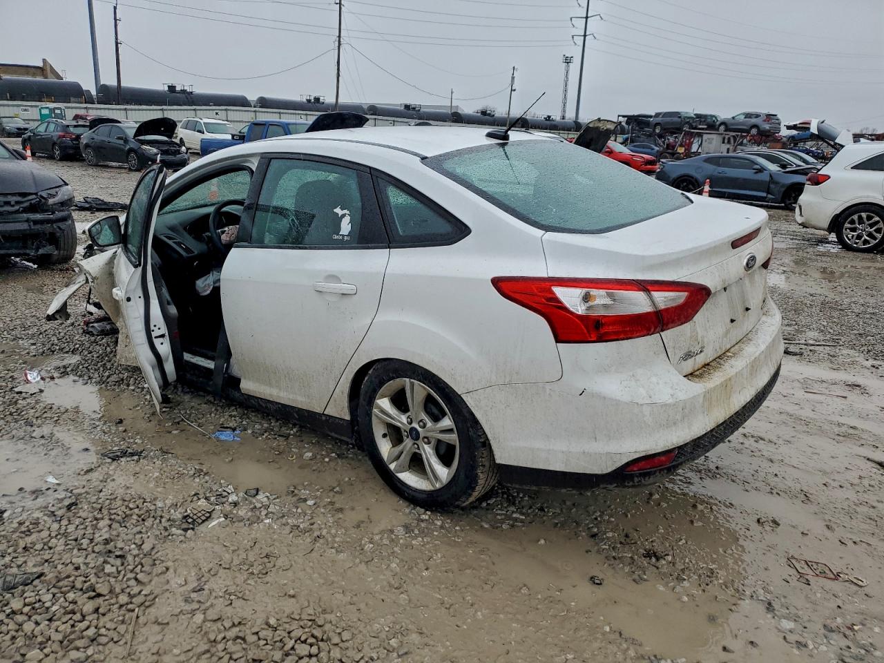 2014 FORD FOCUS SE photo 2