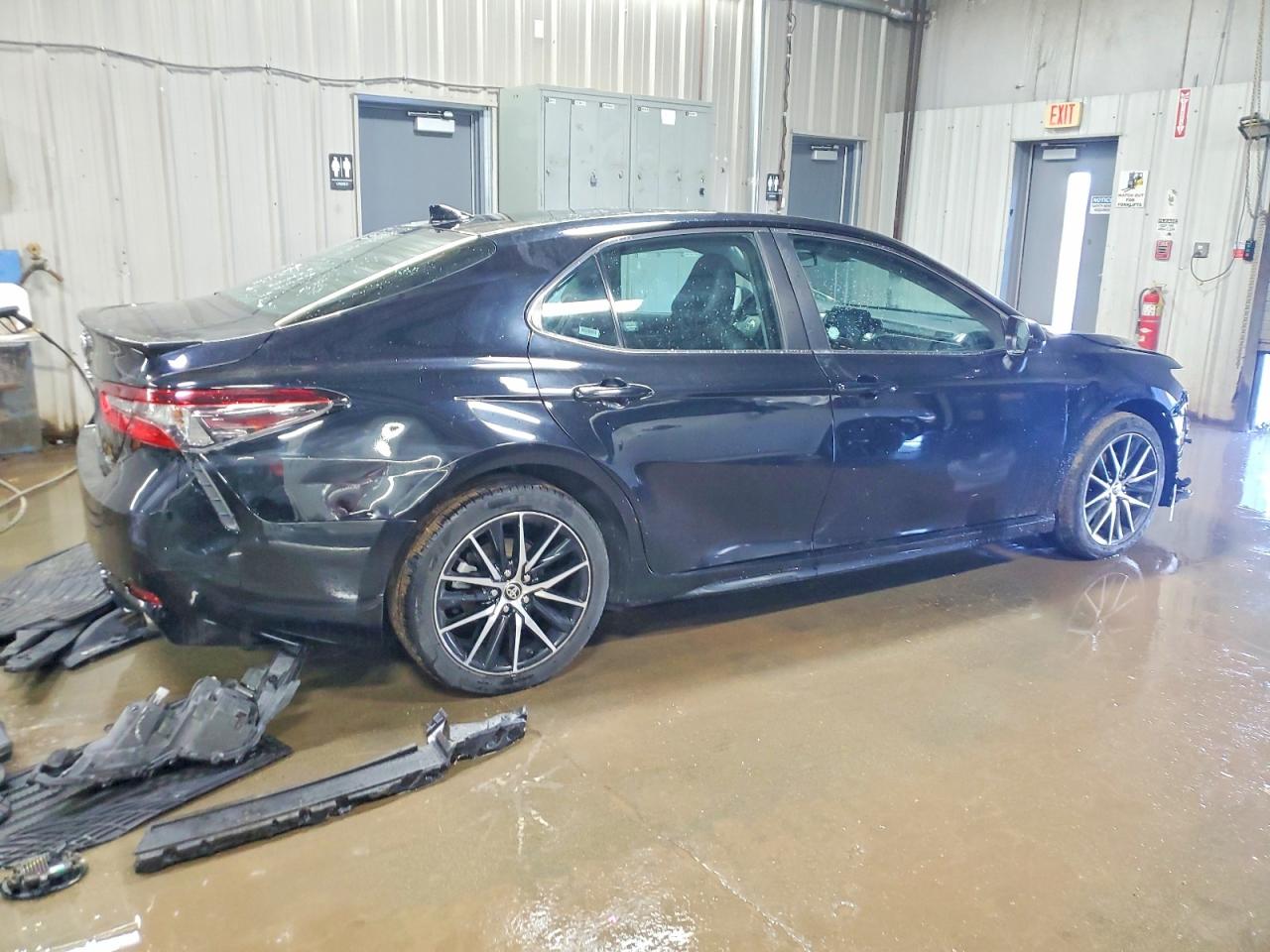 2021 TOYOTA CAMRY SE photo 3