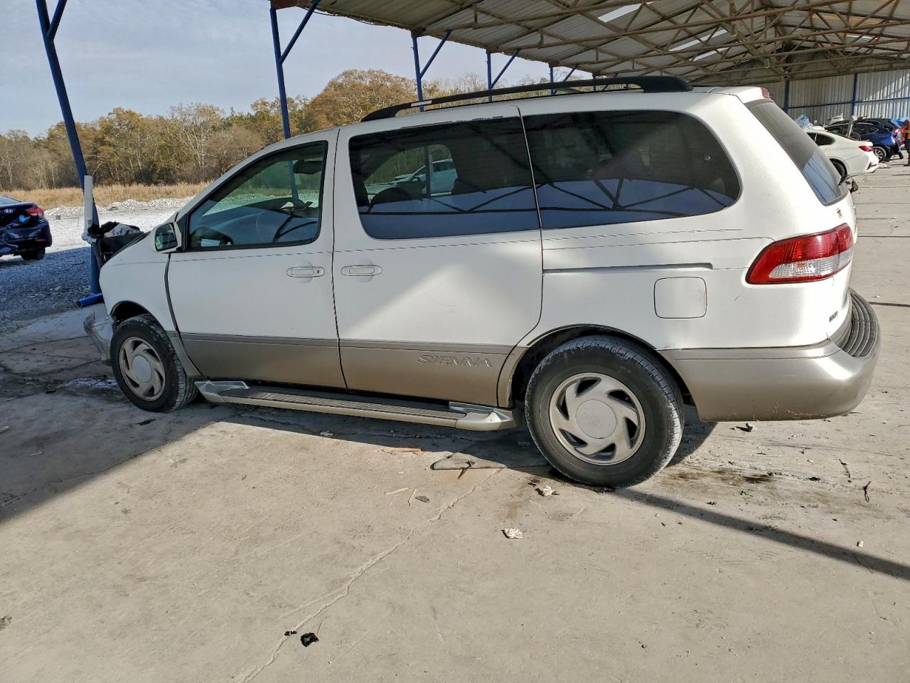 2002 TOYOTA SIENNA LE photo 2