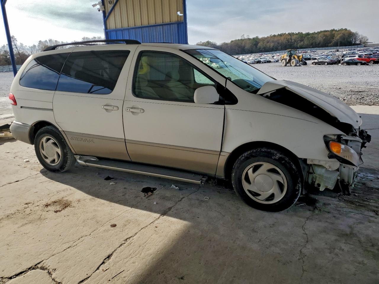 2002 TOYOTA SIENNA LE photo 4