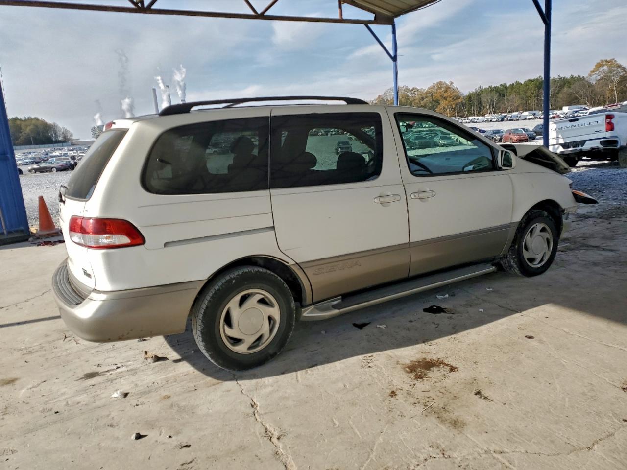 2002 TOYOTA SIENNA LE photo 3