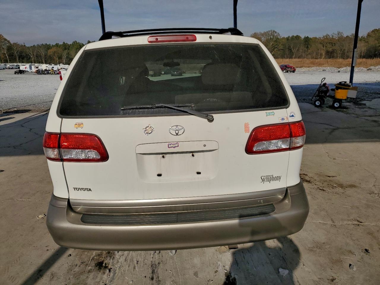 2002 TOYOTA SIENNA LE photo 6