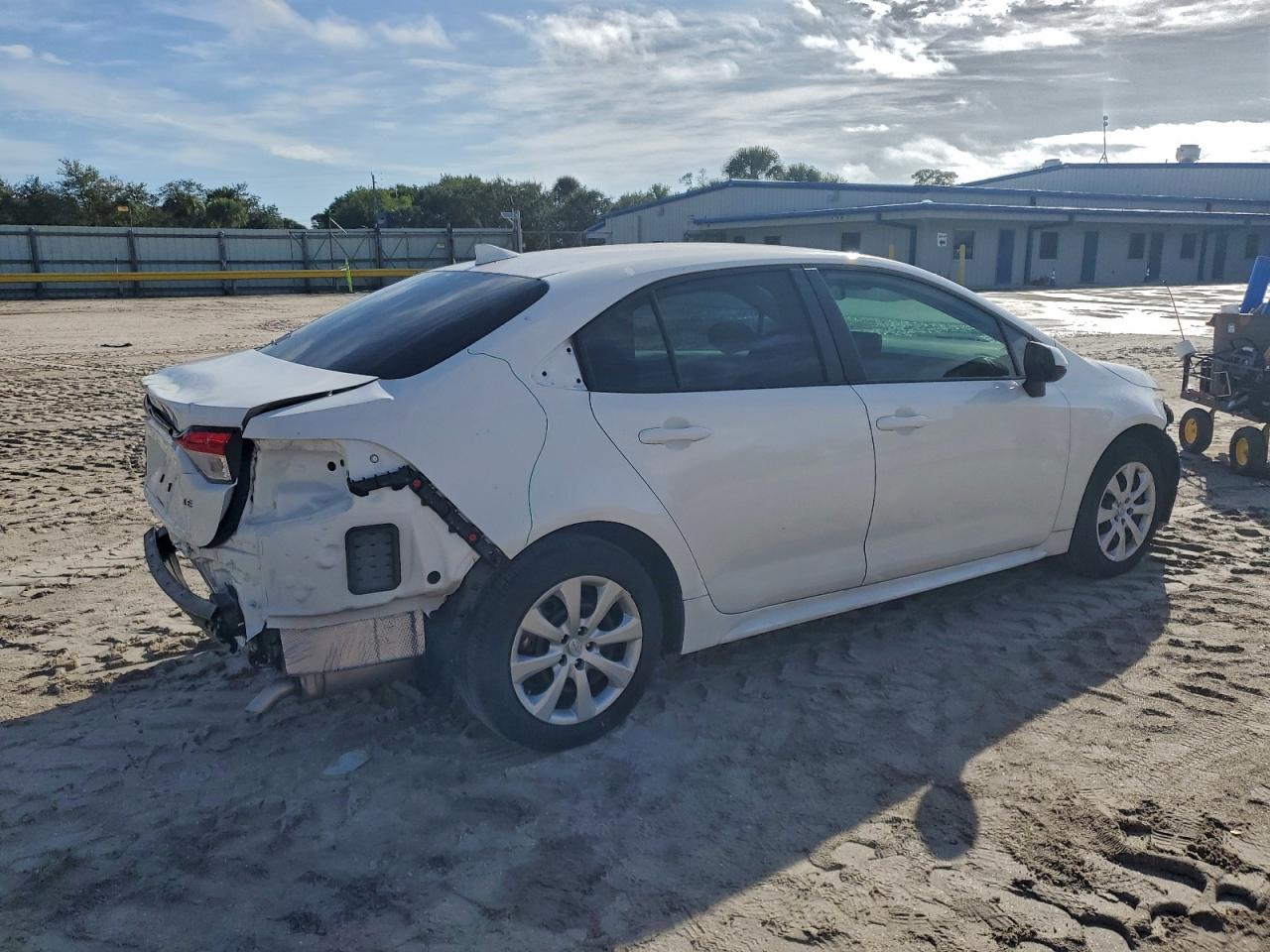 2024 TOYOTA COROLLA LE photo 3