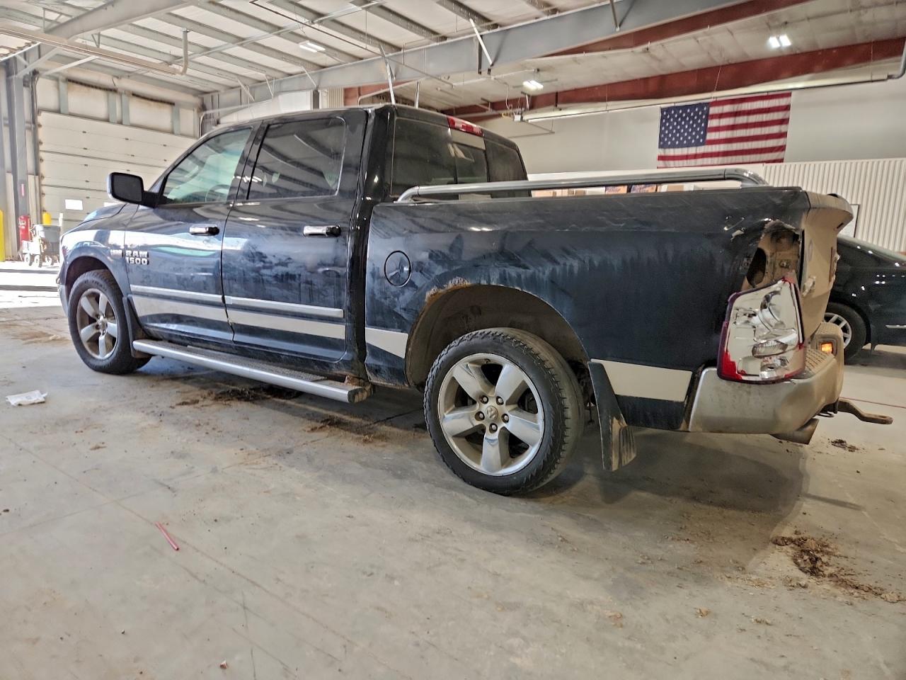 2015 RAM 1500 SLT photo 2