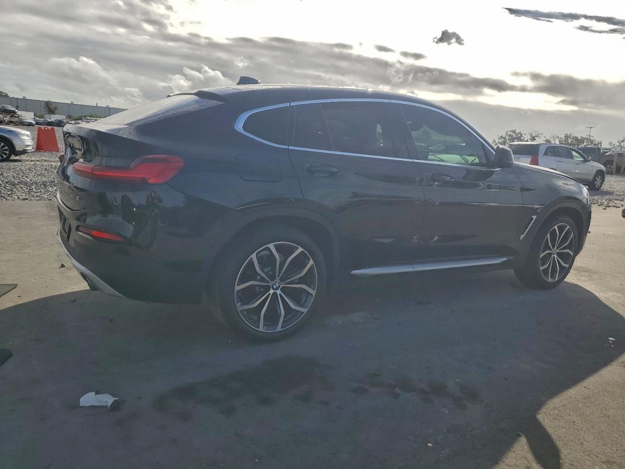 2021 BMW X4 XDRIVE30I photo 3