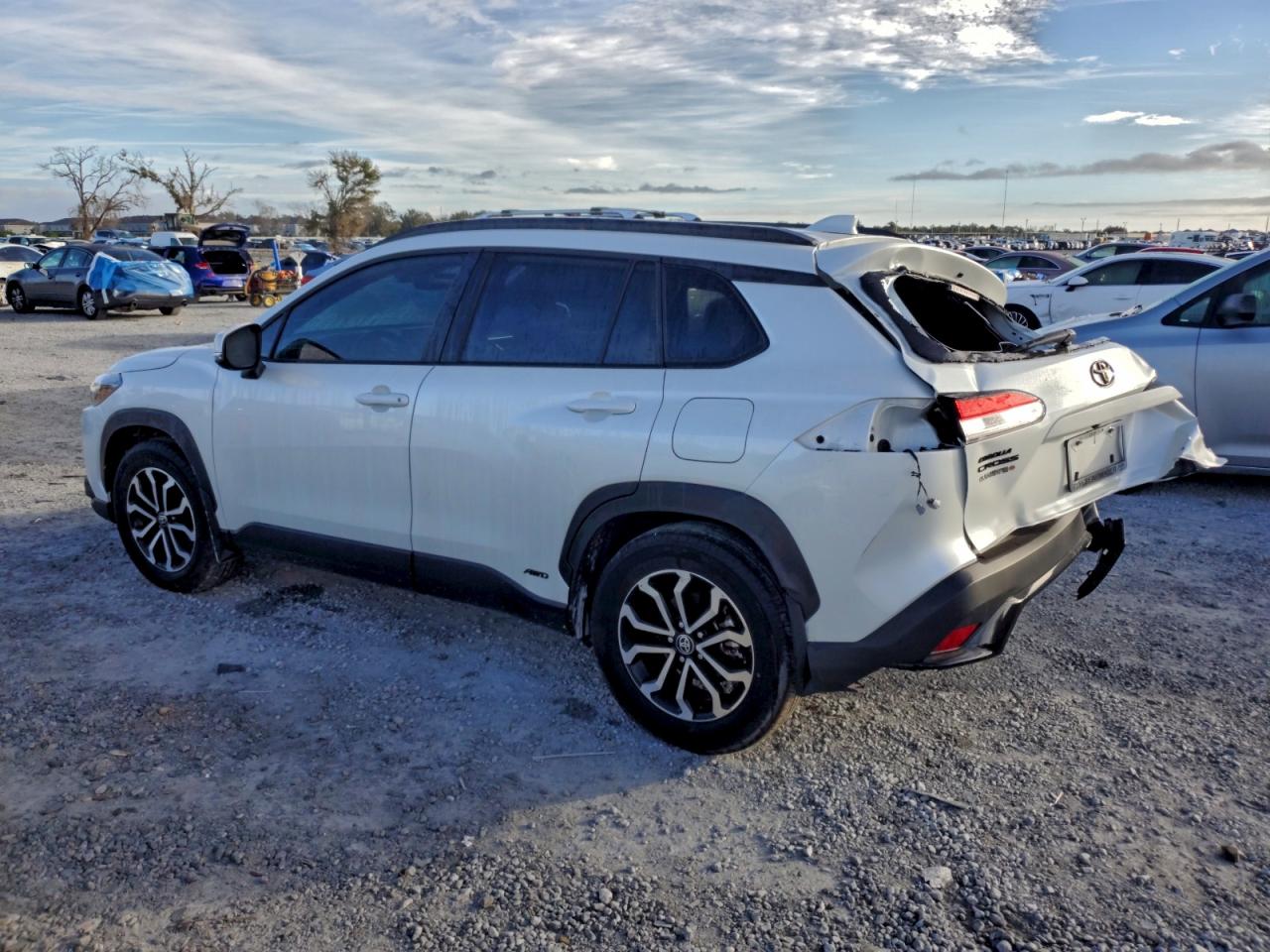 2024 TOYOTA COROLLA CROSS SE photo 2