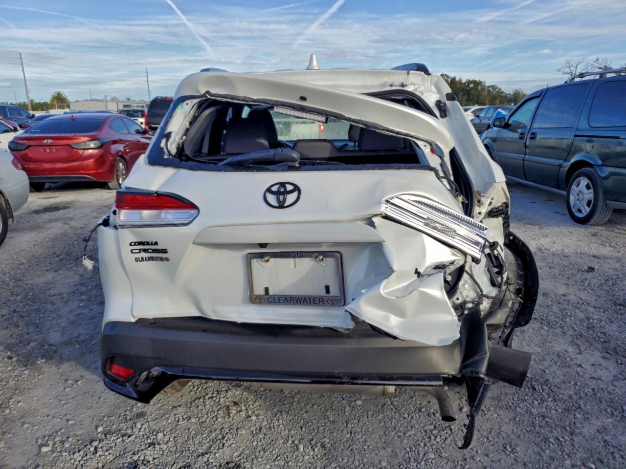 2024 TOYOTA COROLLA CROSS SE photo 6