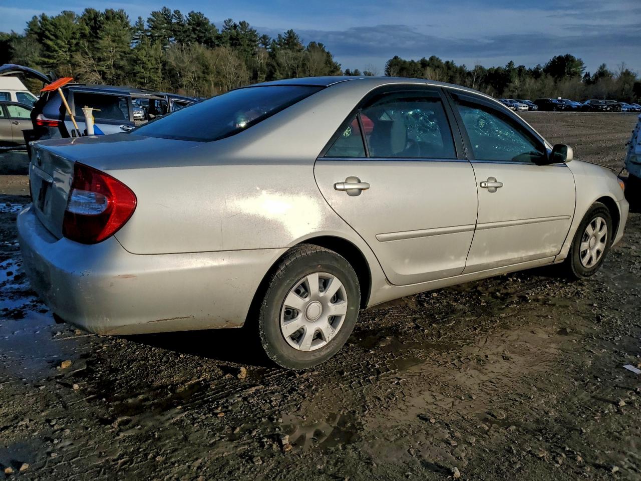 2002 TOYOTA CAMRY LE photo 3