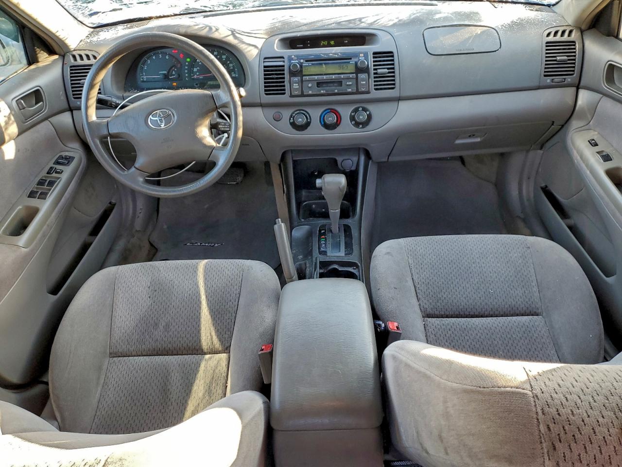 2002 TOYOTA CAMRY LE photo 8