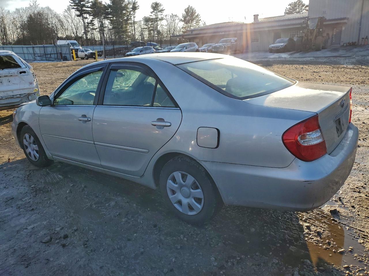 2002 TOYOTA CAMRY LE photo 2